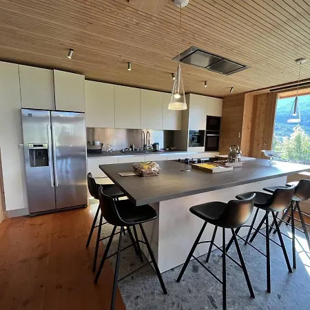 Chalet Jausiers, 7 Pieces, 14 Personnes - Fr-1-691-58 * Jausiers